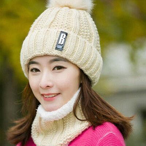 Beige beanie scarf set 